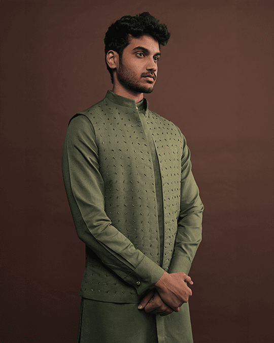 croc embroidered bandi with matching kurta pajama set