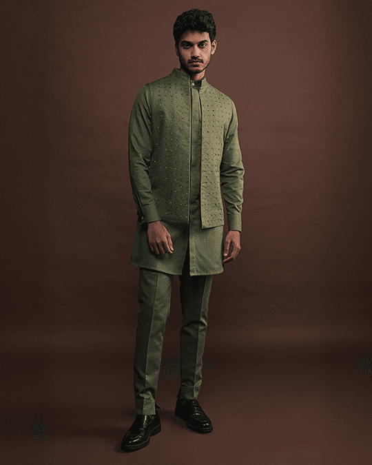 croc embroidered bandi with matching kurta pajama set